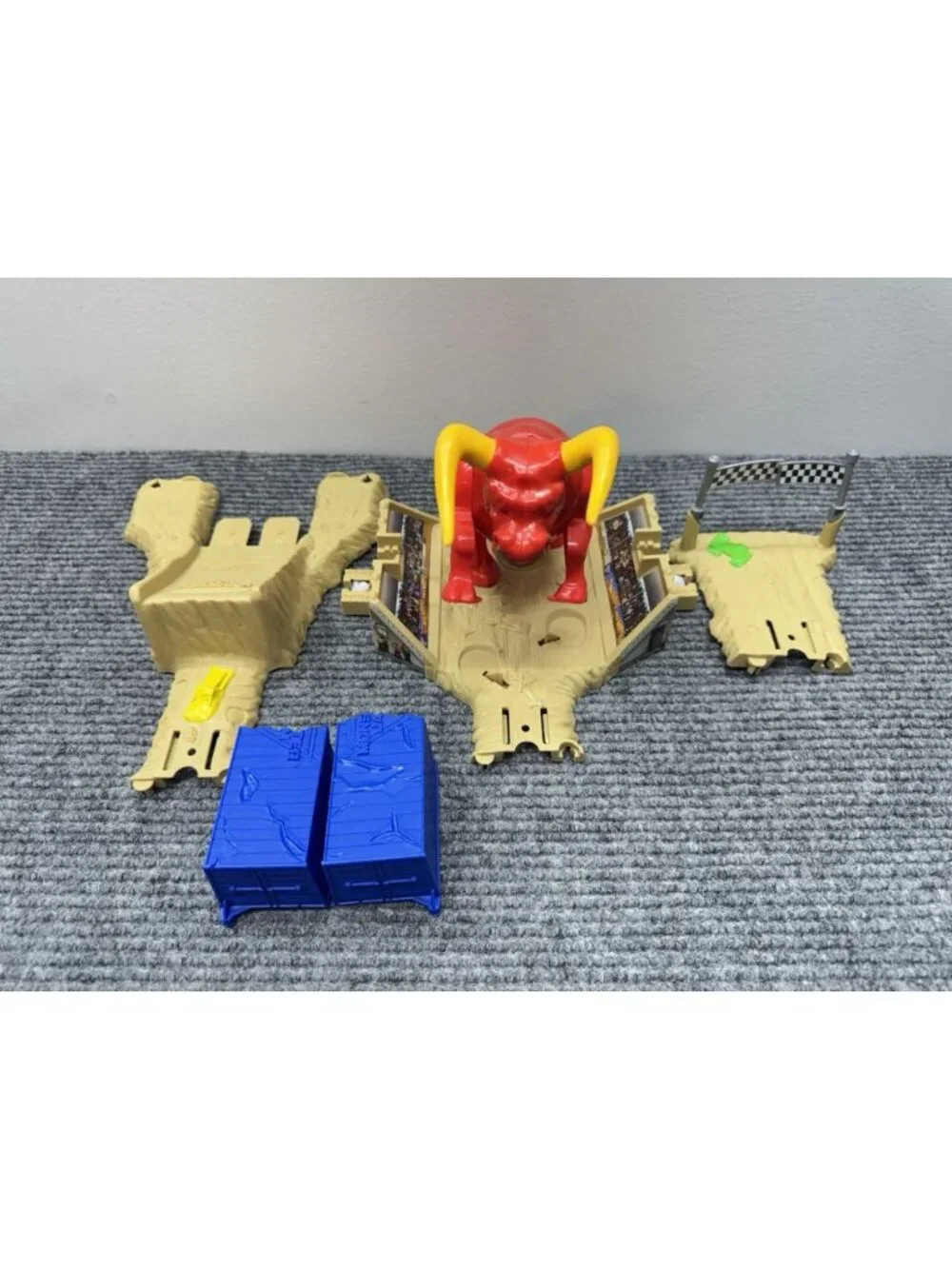 Hot Wheels Monster Jam - El Toro Loco Showdown Playset Red Bull